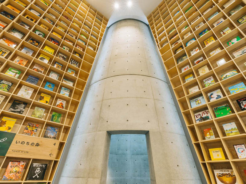 こども本の森 神戸