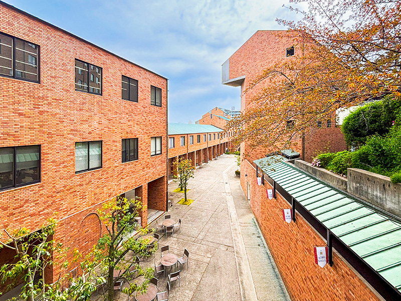 【神戸松蔭大学＆ザ・ヒルサイド神戸】六甲山麓に佇む現代建築を笠原先生が案内（ランチ付き）